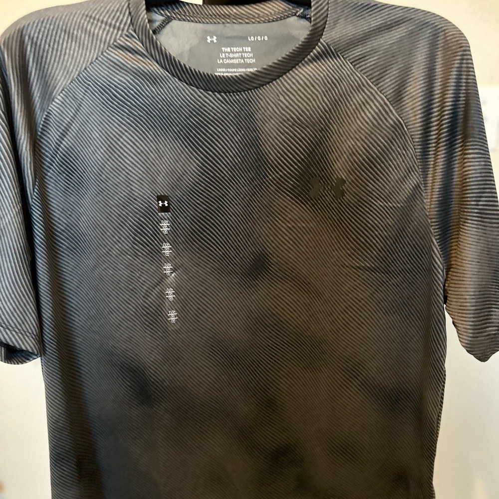 Mens‎ functional short sleeve shirt Under Armour TECH FADE. Size Large. NWT